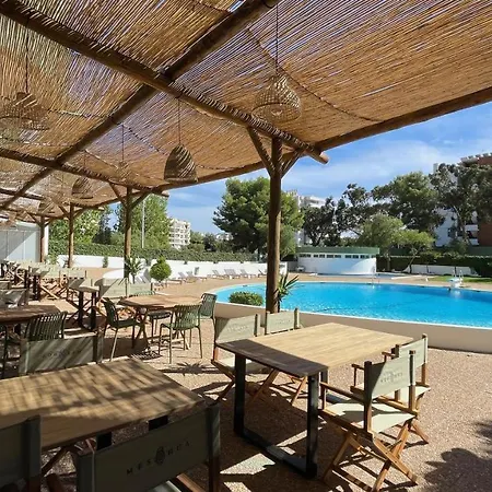 Seaview, Workspace, Pools, 150m To